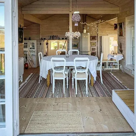 2 Bedroom Cozy In Nykobing Sj Ferienhaus *
